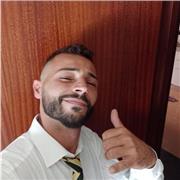 Laureato con il massimo dei voti in Scienze delle Amministrazioni presso La Sapienza di Roma offre lezioni di italiano (letteratura e grammatica) e storia